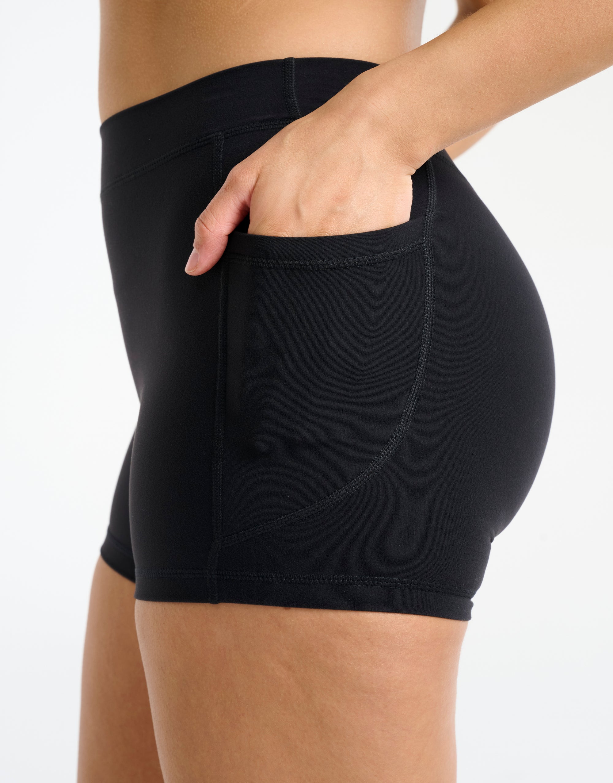 Ascend Pocket Mid-Waist Shorts 4" - Black