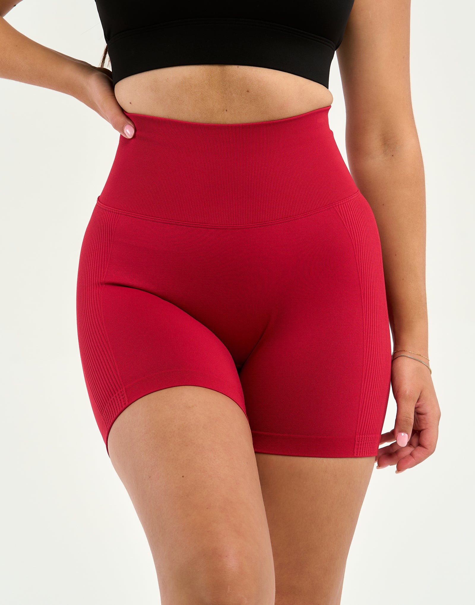 Arise Seamless Essential Shorts - Scarlet Red