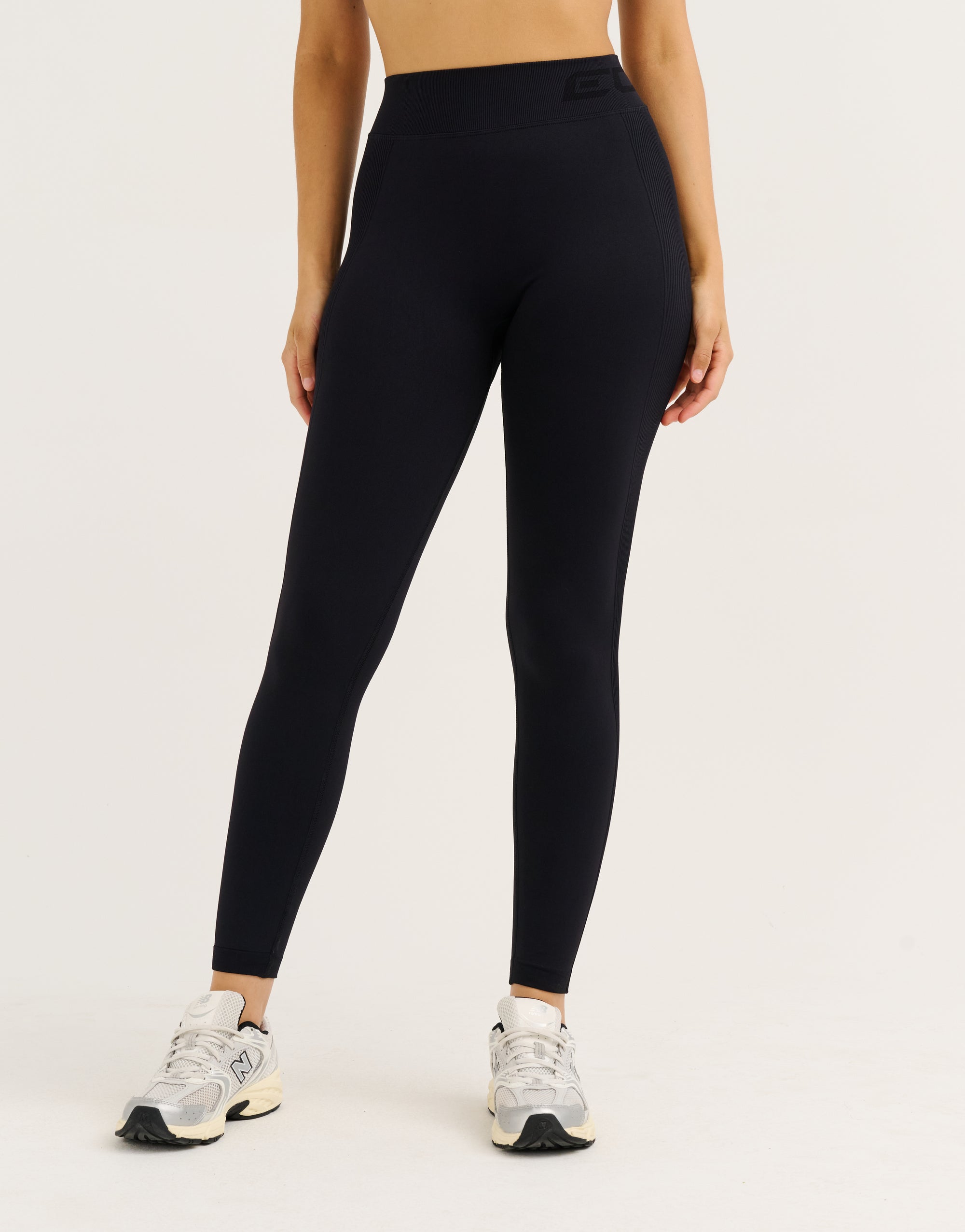 Arise Scrunch Mid-Waist Leggings - Stealth Black