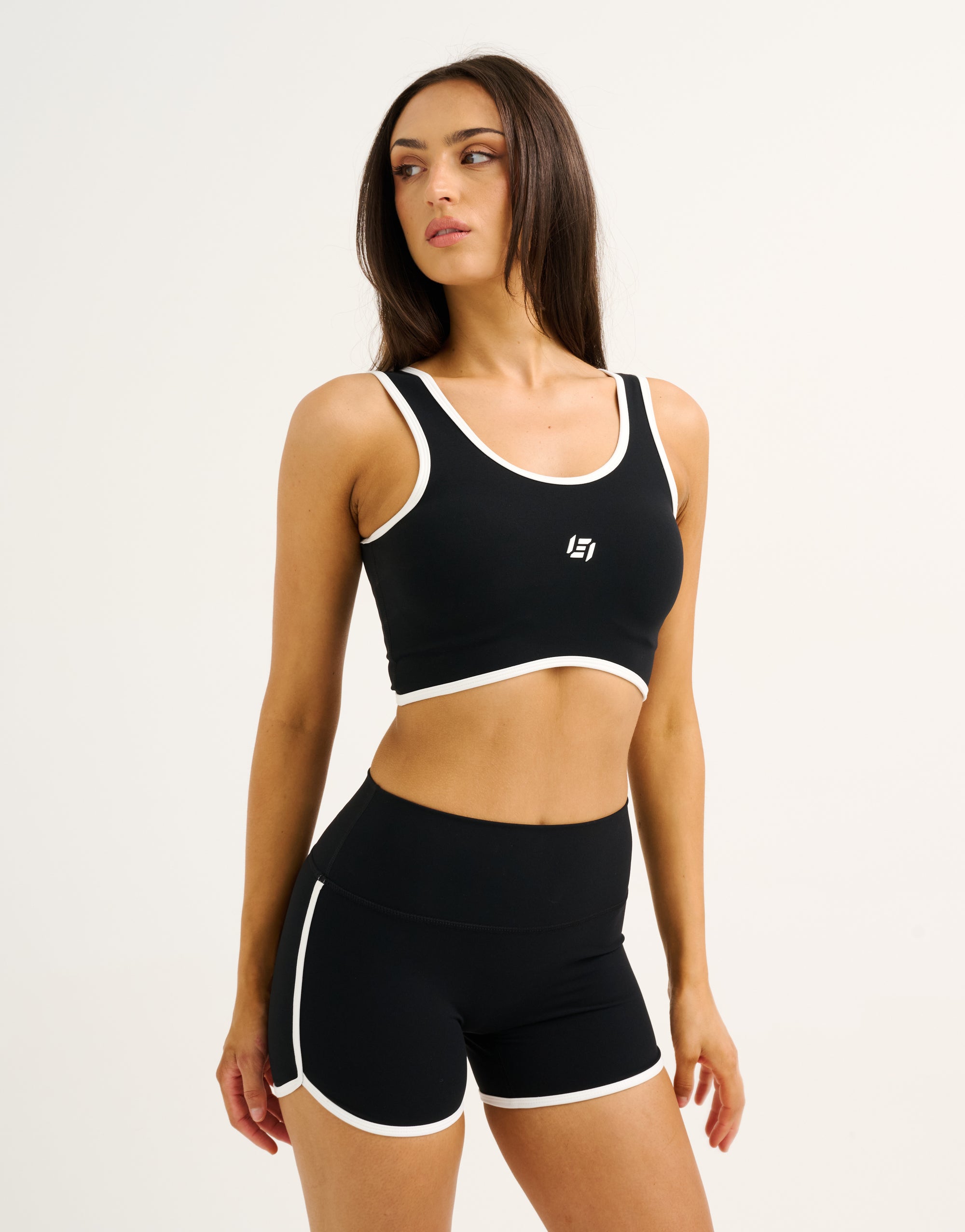 Mode Contrast Crop - Black