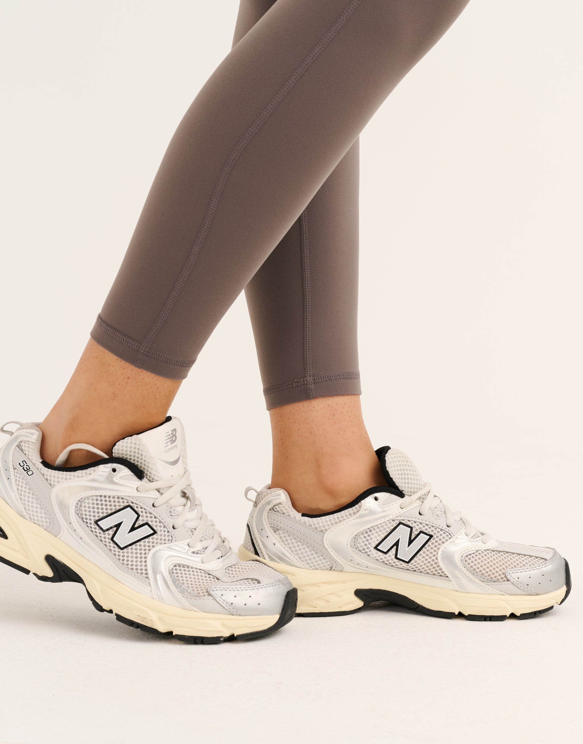 Ascend Pocket Mid-Waist Leggings 25" - Slate Grey