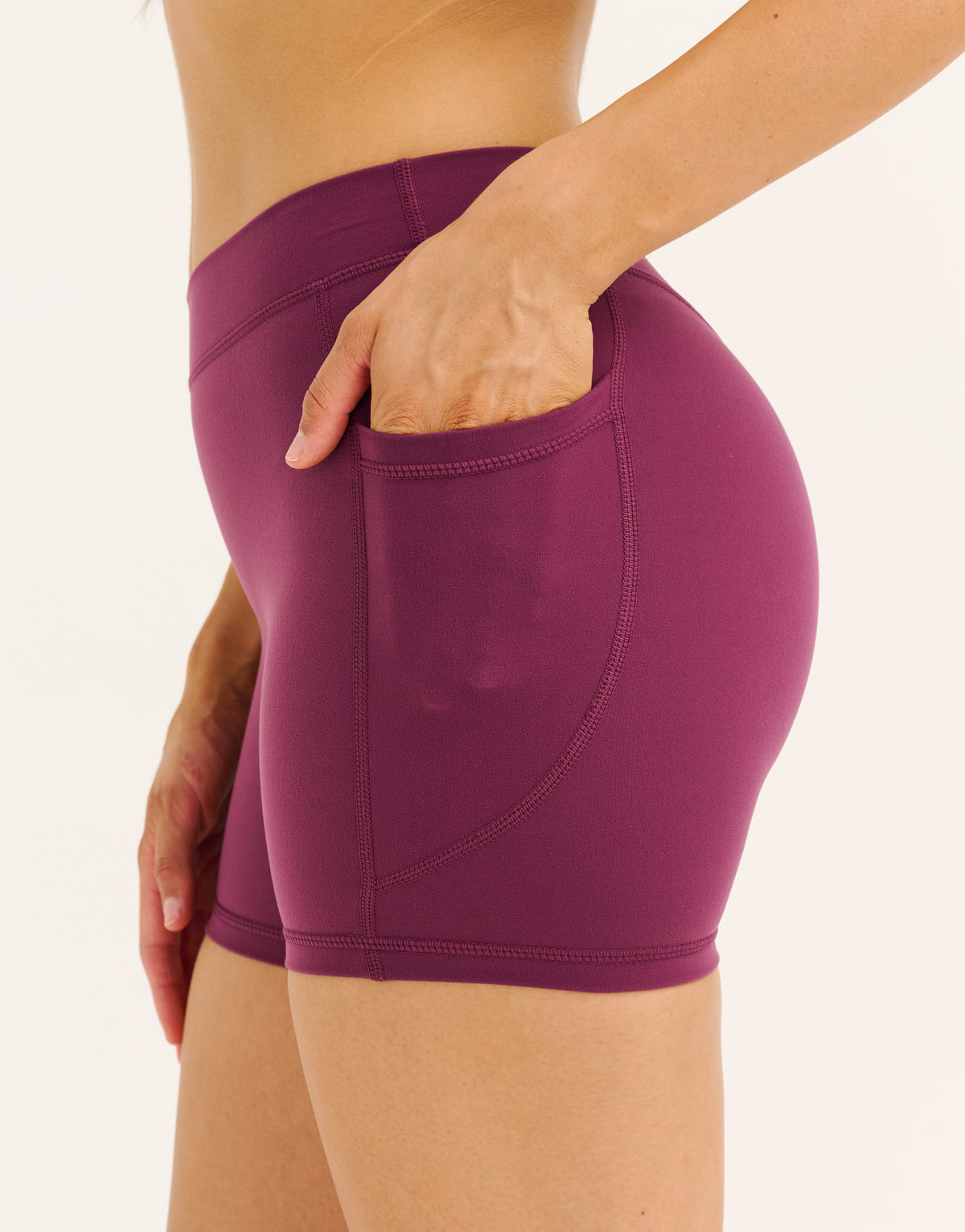 Ascend Pocket Mid-Waist Shorts 4" - Blackberry