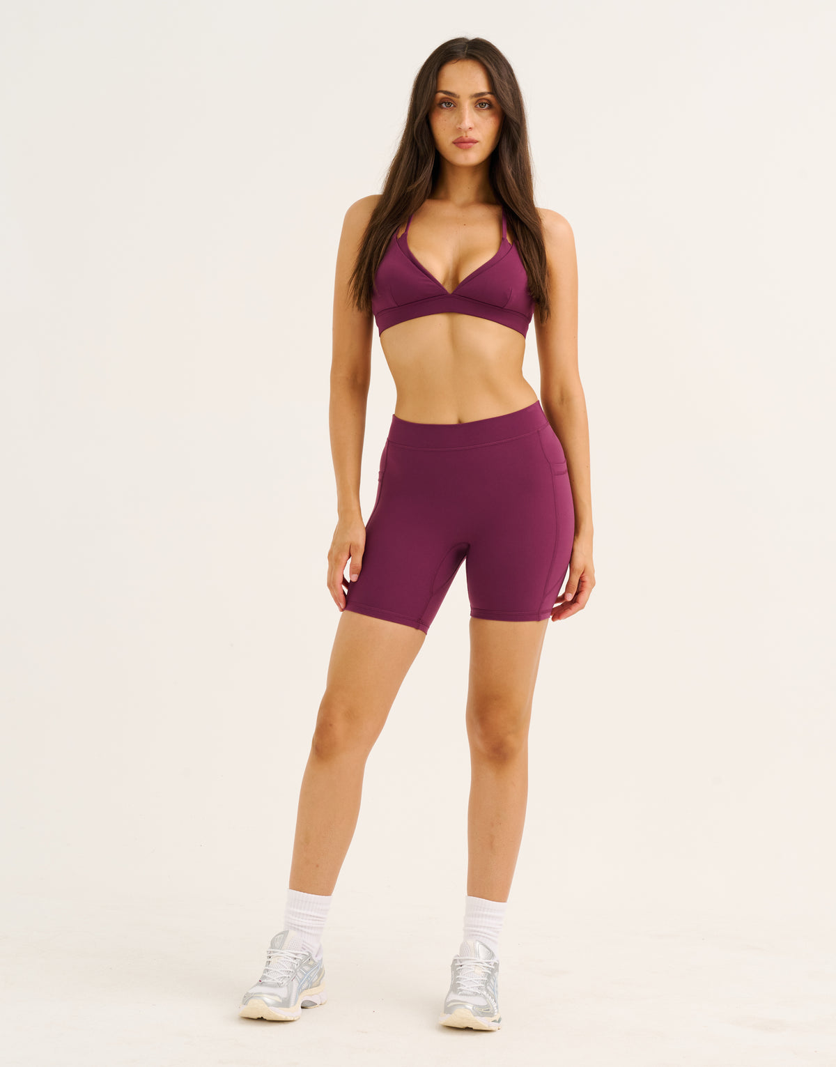 Ascend Pocket Mid-Waist Shorts 6" - Blackberry