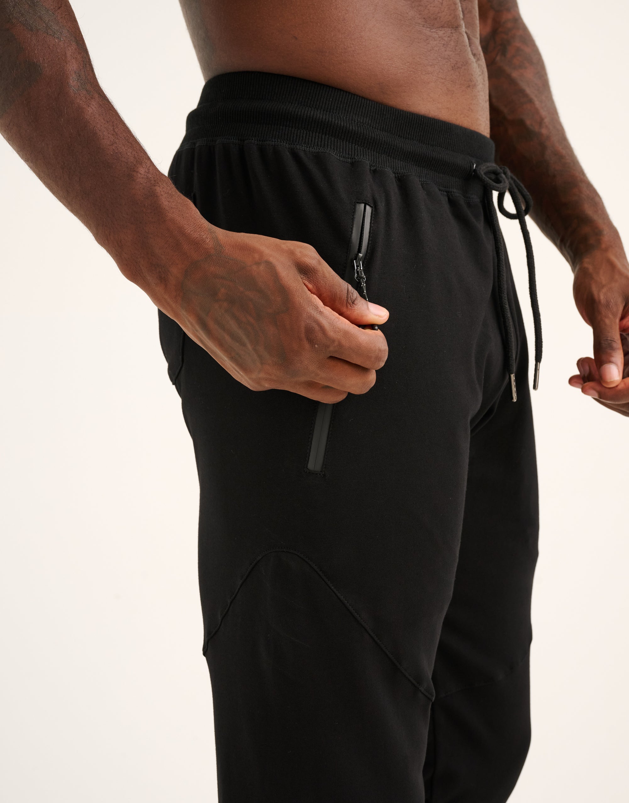 Echt Tapered Joggers - Black
