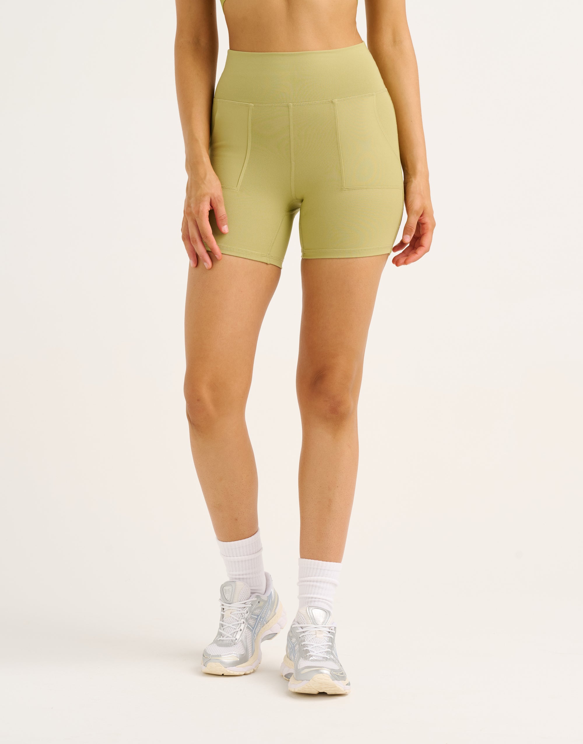 Essence Shorts - Olive