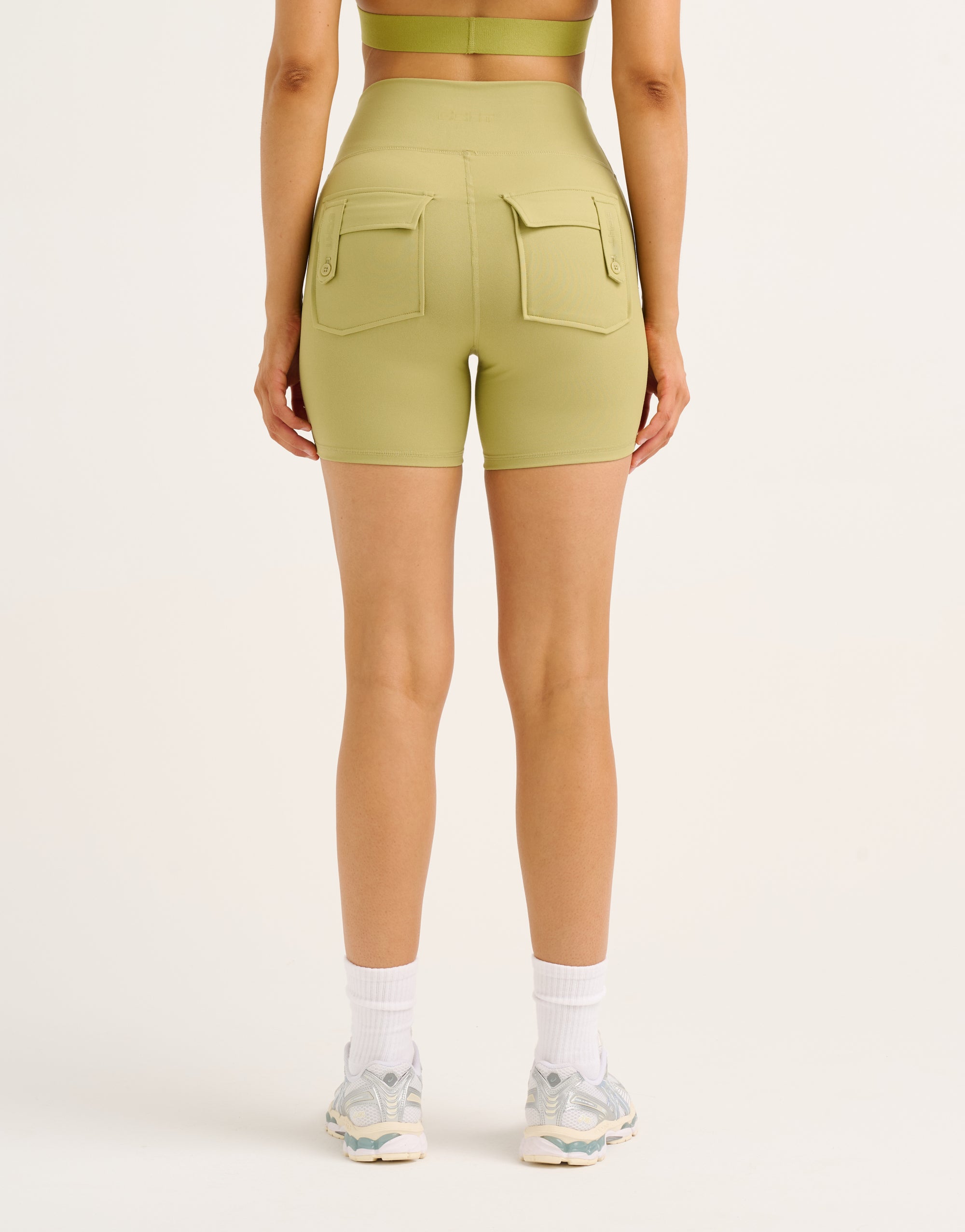 Essence Shorts - Olive