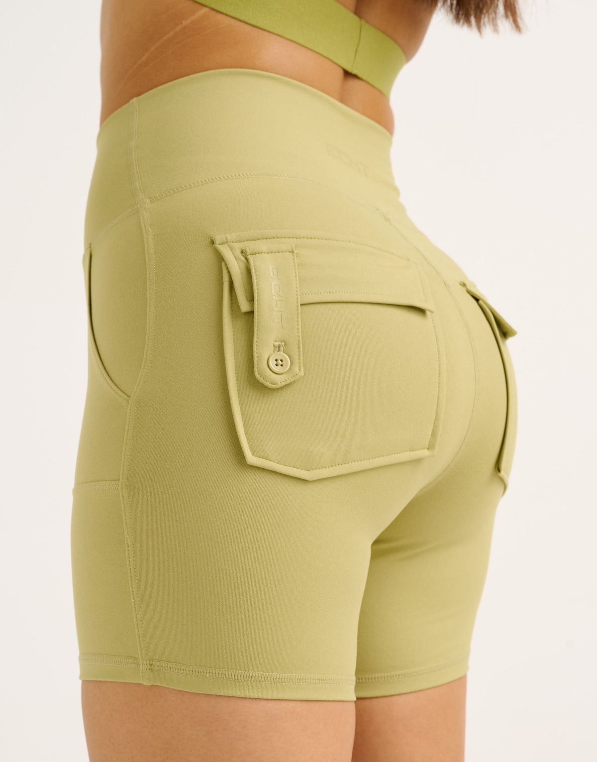 Essence Shorts - Olive