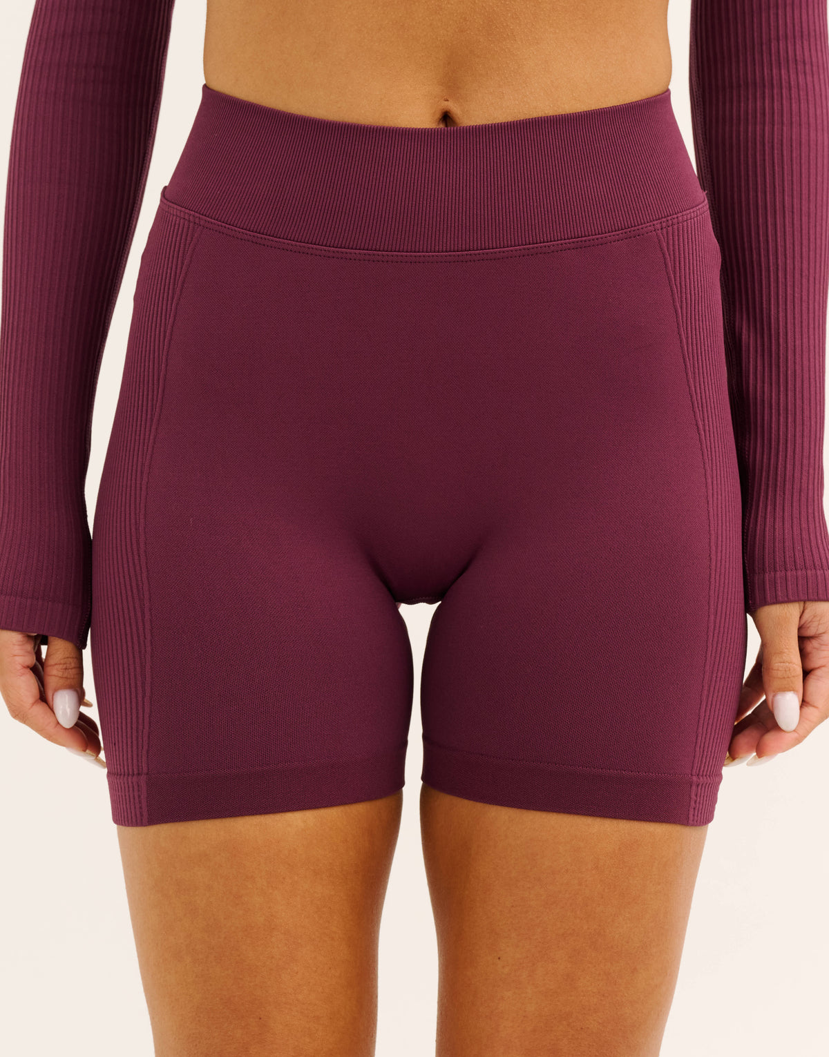 Arise Essential Mid-Waist Shorts V2 - Blackberry